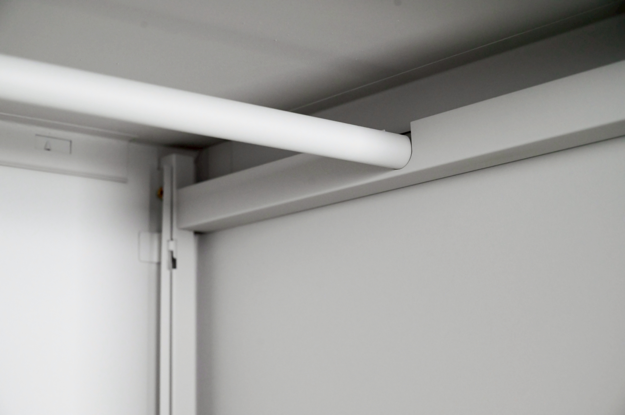 ตู้บานเลื่อนทึบสูง รุ่น KSS-96K-TG  สีเทาทราย